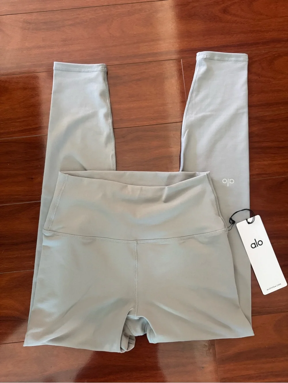 Alo Logo 7/8 High Waist Airbrush Lunar Gray Leggings Women’s Sz Medium-NWT